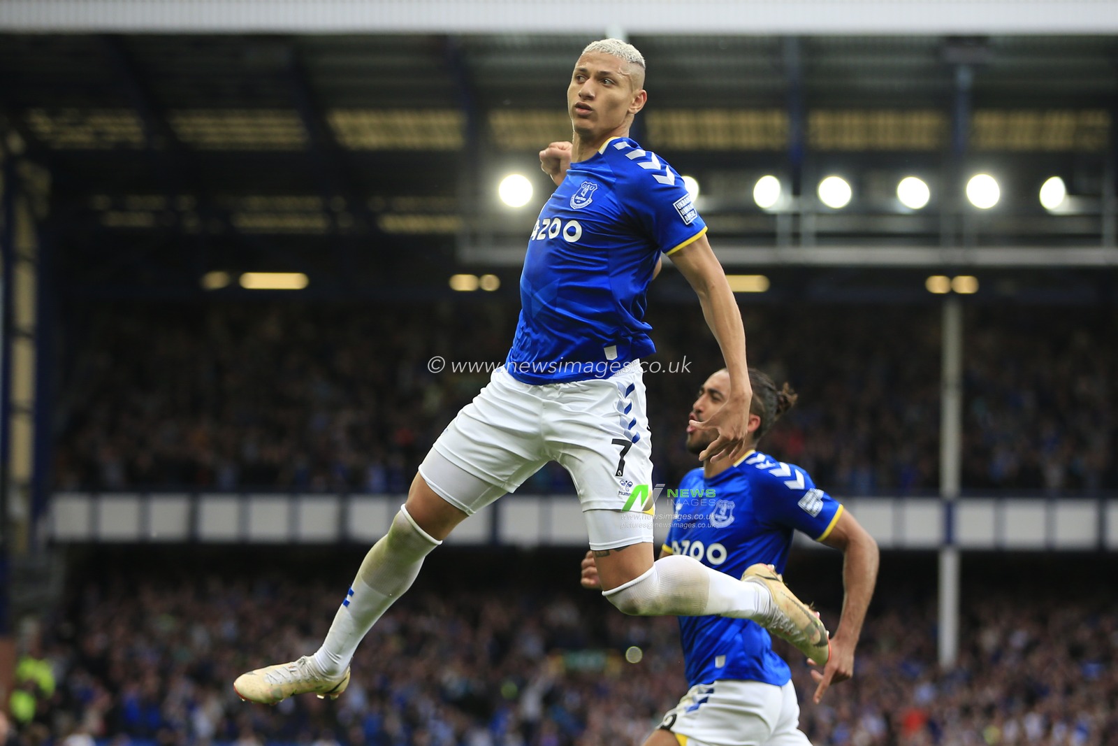 Richarlison #7 of Everton celebrates scoring to make it 2-1