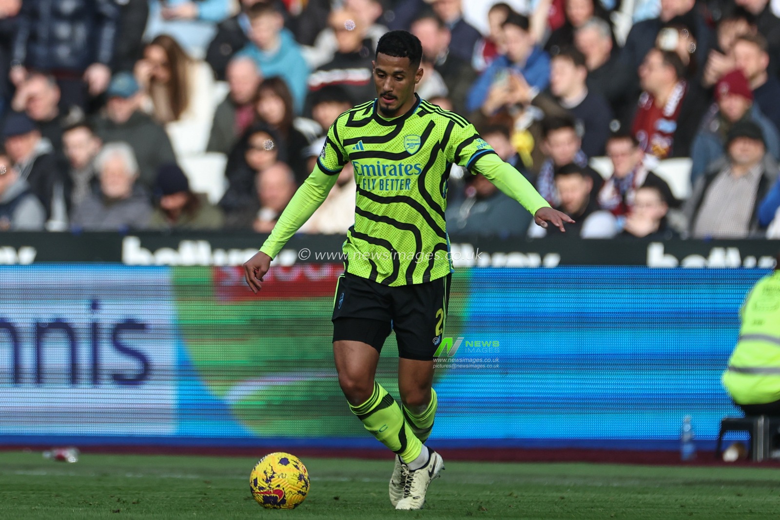 William Saliba of Arsenal passes the ball during the Premier League match West Ham United vs Arsenal at London Stadium, London, United Kingdom, 11th February 2024

(Photo by Mark Cosgrove/News Images)
