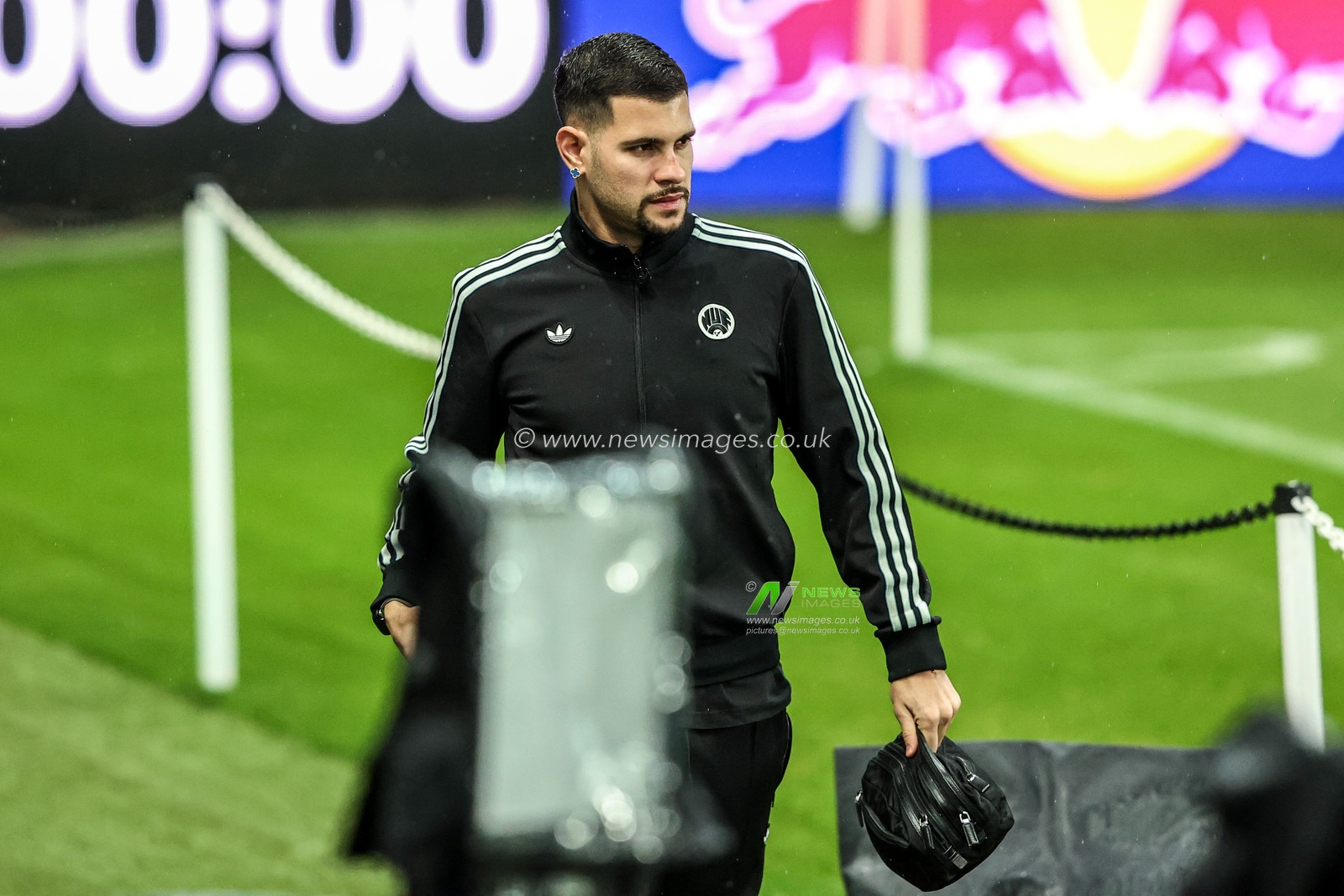 Bruno Guimaraes of Newcastle United arrives during the Carabao Cup Quarter Final match Newcastle United vs Fulham at St. James's Park, Newcastle, United Kingdom, 17th December 2025

(Photo by Alfie Cosgrove/News Images)

*** GER AUT SUI OUT ***