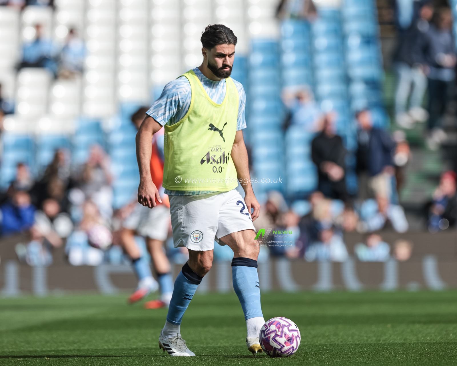 Josko Gvardiol of Manchester City in the pregame warmup session during the Premier League match Manchester City vs Burnley at Etihad Stadium, Manchester, United Kingdom, 27th September 2025

(Photo by Mark Cosgrove/News Images)
