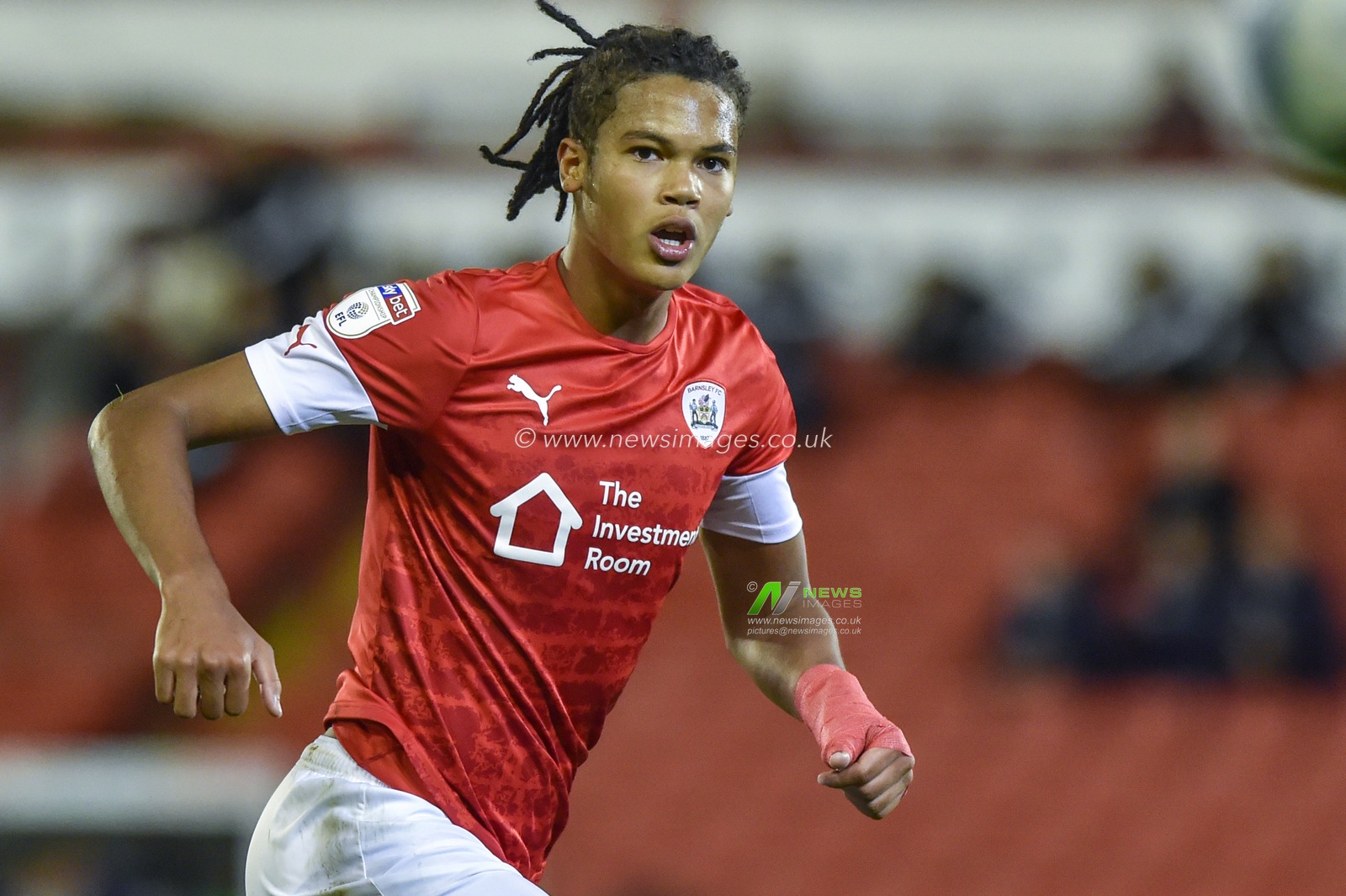 2nd October 2019, Oakwell, Barnsley, England; Sky Bet Championship, Barnsley v Derby County :Toby Sibbick (21) of Barnsley FC in action.

Credit: Dean Williams/News Images