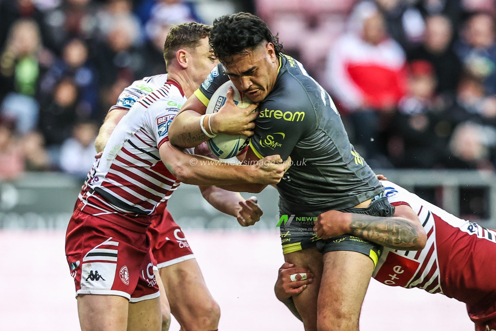 Keenan Palasia of Leeds Rhinos is tackled by Oliver Partington of Wigan Warriors during the Betfred Super League round 11 match Wigan Warriors vs Leeds Rhinos at The Brick Community Stadium, Wigan, United Kingdom on 15 May 2026

(Photo by Alfie Cosgrove/News Images)