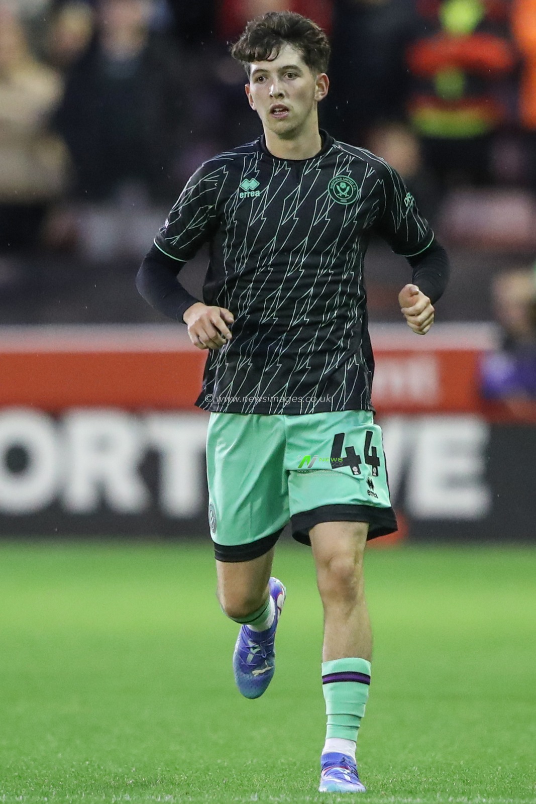 Owen Hampson of Sheffield United during the Carabao Cup match Barnsley vs Sheffield United at Oakwell, Barnsley, United Kingdom, 27th August 2024

(Photo by Alfie Cosgrove/News Images)