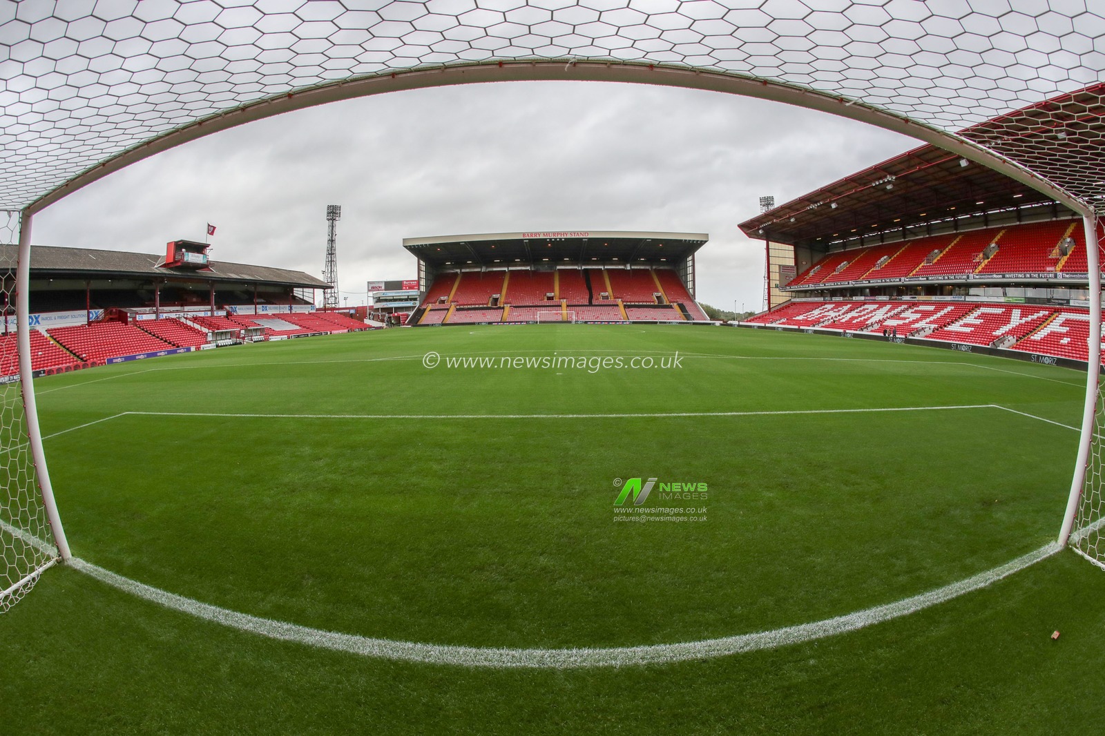 A general view of Oakwell during the Sky Bet League 1 match Barnsley vs Portsmouth at Oakwell, Barnsley, United Kingdom, 19th September 2023

(Photo by Alfie Cosgrove/News Images)
