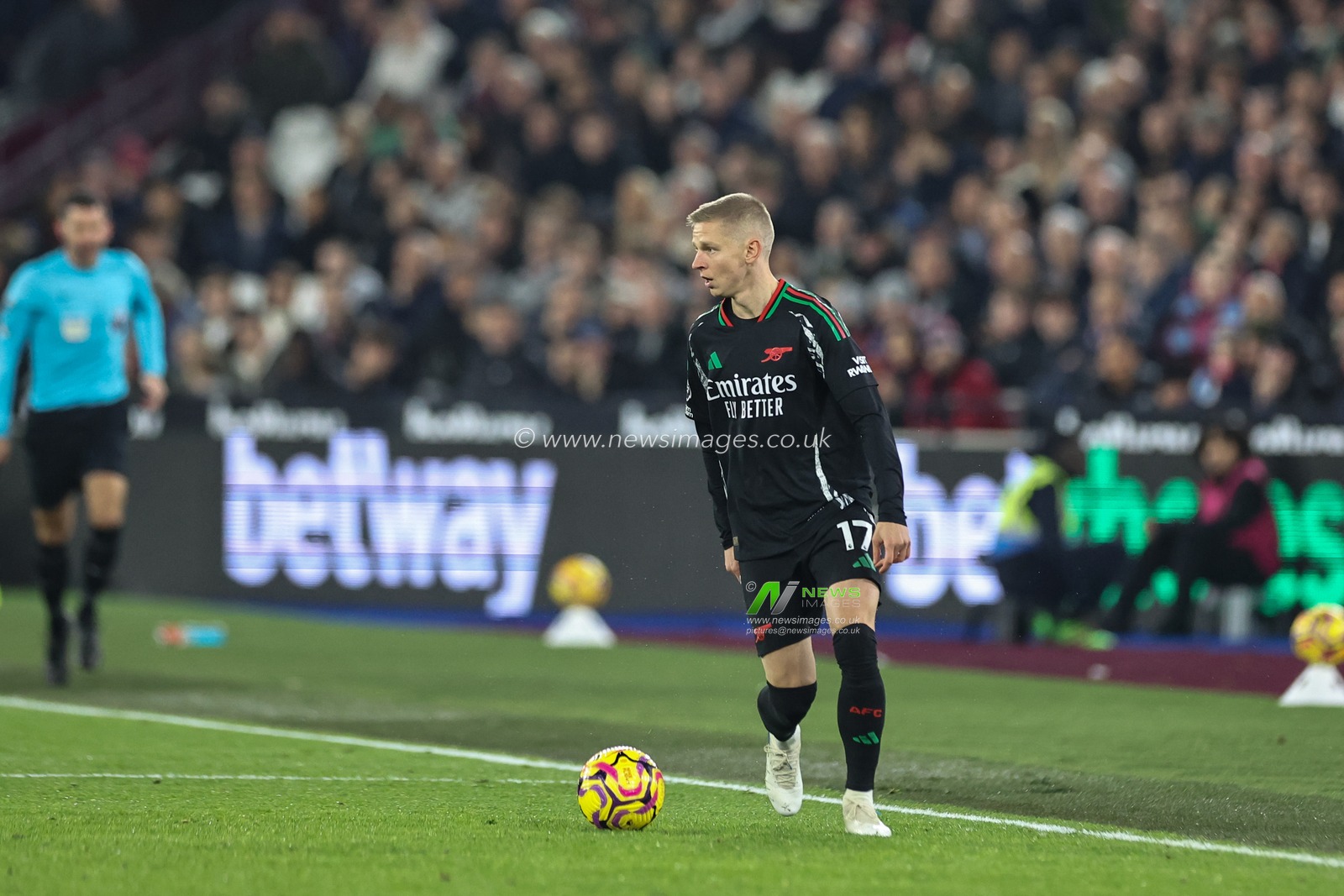 Oleksandr Zinchenko of Arsenal in action during the Premier League match West Ham United vs Arsenal at London Stadium, London, United Kingdom, 30th November 2024

(Photo by Mark Cosgrove/News Images)