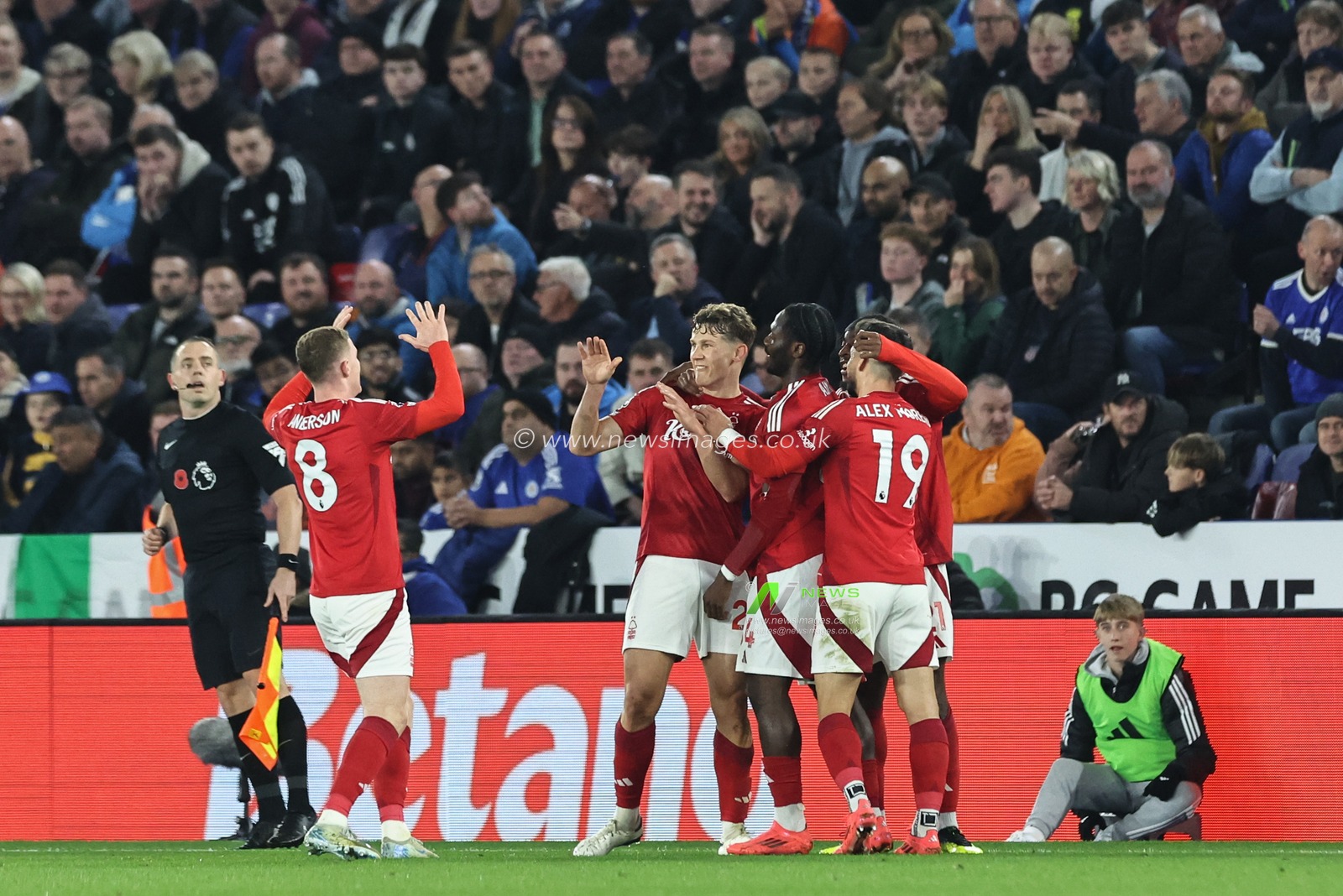 Ryan Yates of Nottingham Forest celebrates his goal to make it 0-1 during the Premier League match Leicester City vs Nottingham Forest at King Power Stadium, Leicester, United Kingdom, 25th October 2024

(Photo by Mark Cosgrove/News Images)