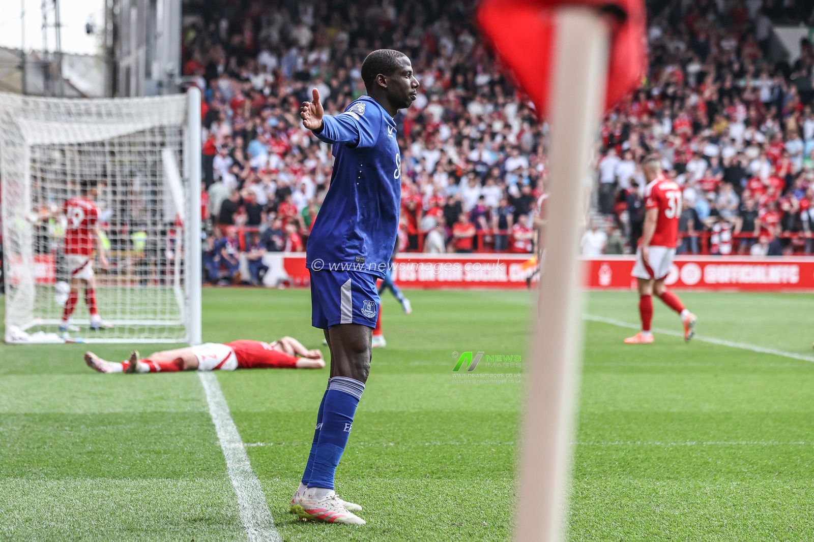 Abdoulaye DoucourÃ© of Everton celebrates his goal to make it 0-1 during the Premier League match Nottingham Forest vs Everton at City Ground, Nottingham, United Kingdom, 12th April 2025

(Photo by Alfie Cosgrove/News Images)