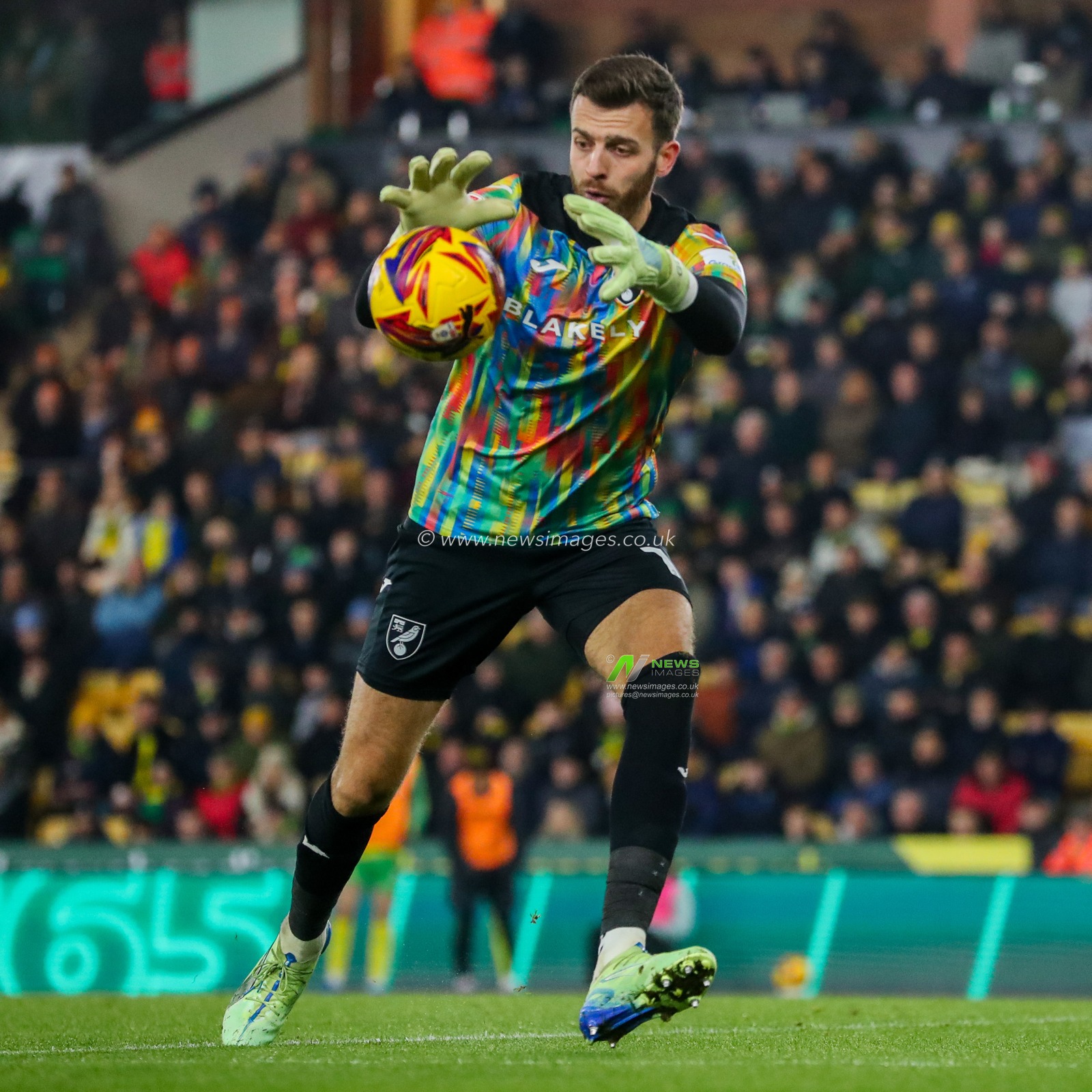 Angus Gunn of Norwich City makes a save during the Sky Bet Championship match Norwich City vs Plymouth Argyle at Carrow Road, Norwich, United Kingdom, 26th November 2024

(Photo by Izzy Poles/News Images)