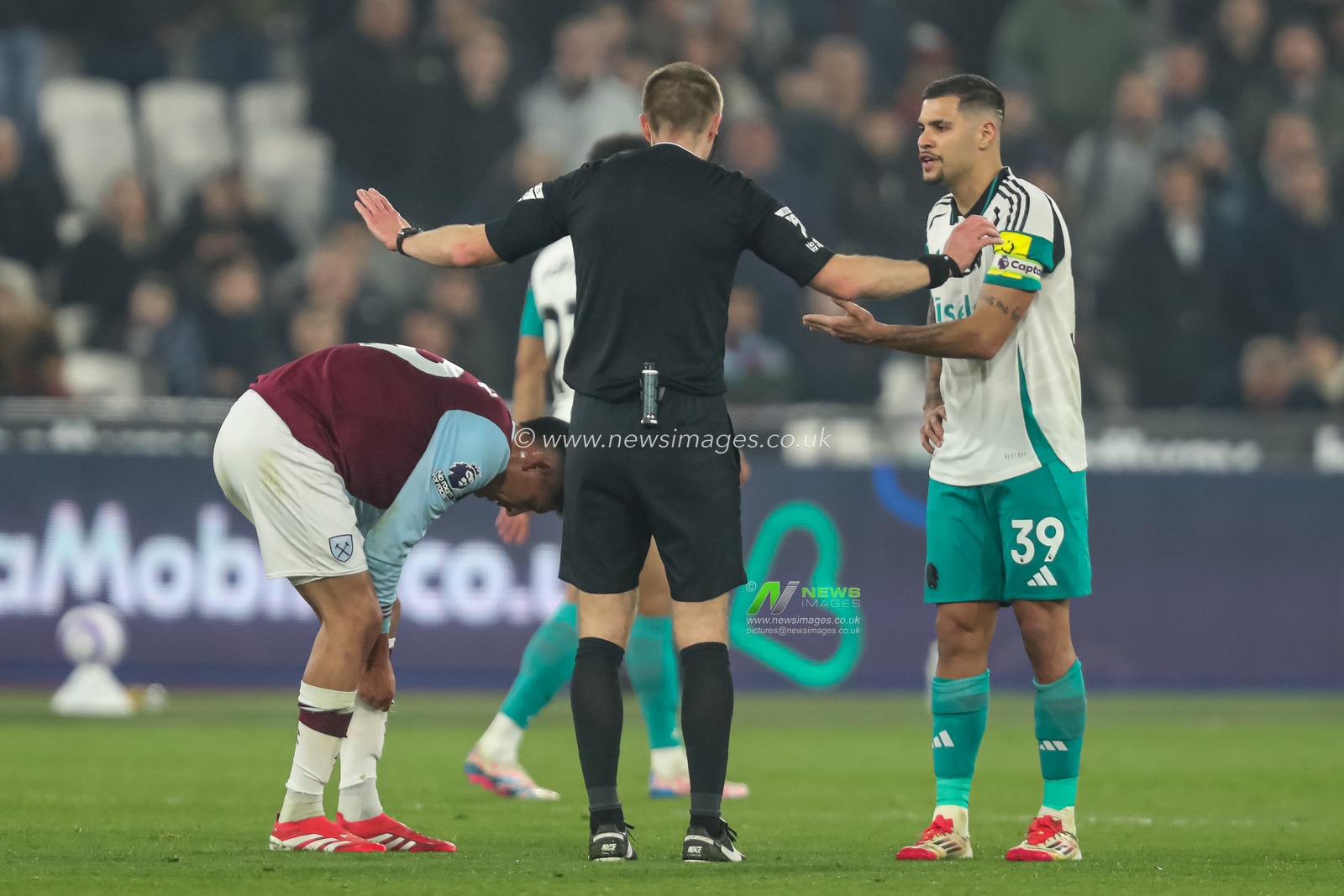 Referee Michael Salisbury speaks to Bruno GuimarÃ£es of Newcastle United during the Premier League match West Ham United vs Newcastle United at London Stadium, London, United Kingdom, 10th March 2025

(Photo by Izzy Poles/News Images)