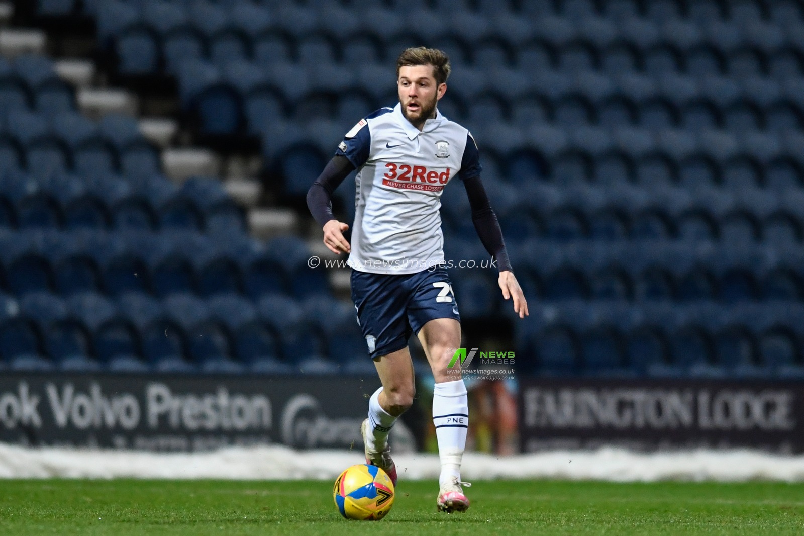 Tom Barkhuizen #29 of Preston North End runs with the ball