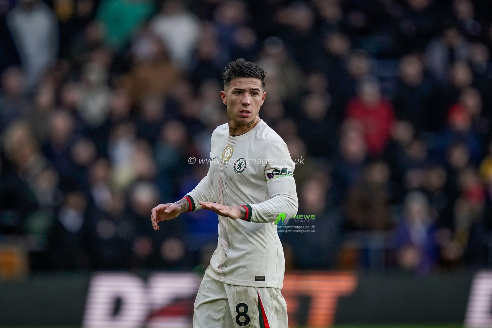 Enzo Fernandez of Chelsea during the Premier League match Wolverhampton Wanderers vs Chelsea at Molineux, Wolverhampton, United Kingdom on 07 February 2026

(Photo by Maynard Manyowa/News Images)