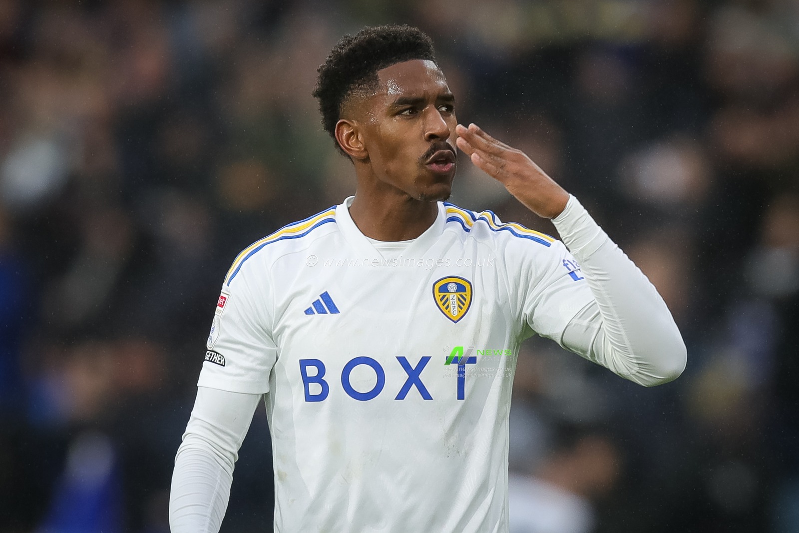 JÃºnior Firpo #3 of Leeds United blows a kiss to the supporters after the Sky Bet Championship match Leeds United vs Ipswich Town at Elland Road, Leeds, United Kingdom, 23rd December 2023

(Photo by James Heaton/News Images)