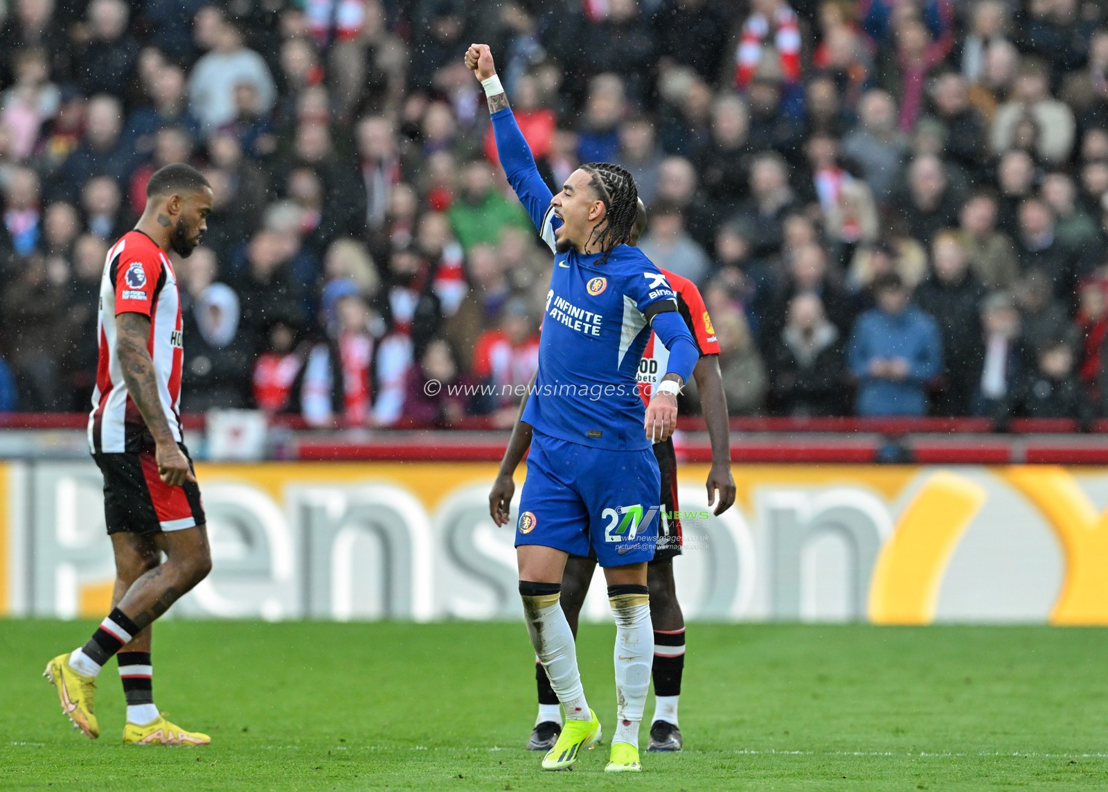 Malo Gusto of Chelsea celebrates Nicolas Jackson of Chelsea goal to make it 0-1 Chelsea, during the Premier League match Brentford vs Chelsea at The Gtech Community Stadium, London, United Kingdom, 2nd March 2024

(Photo by Cody Froggatt/News Images)
