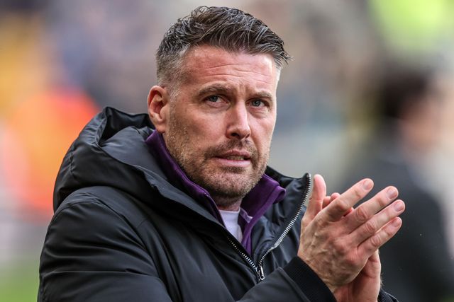 Rob Edwards manager of Wolverhampton Wanderers applauds the fans after the game during the Premier League match Wolverhampton Wanderers vs Bournemouth at Molineux, Wolverhampton, United Kingdom, 31st January 2026

(Photo by Alfie Cosgrove/News Images)