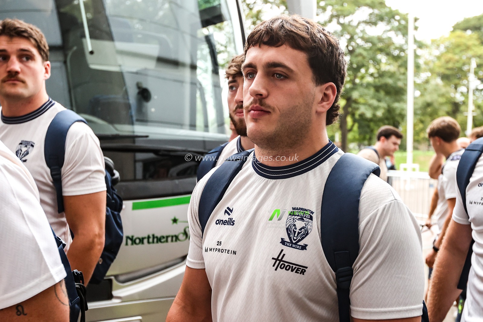 Max Wood of Warrington Wolves arrives during the Betfred Super League round 25 match Hull FC vs Warrington Wolves at MKM Stadium, Hull, United Kingdom on 29 August 2026

(Photo by Alfie Cosgrove/News Images)