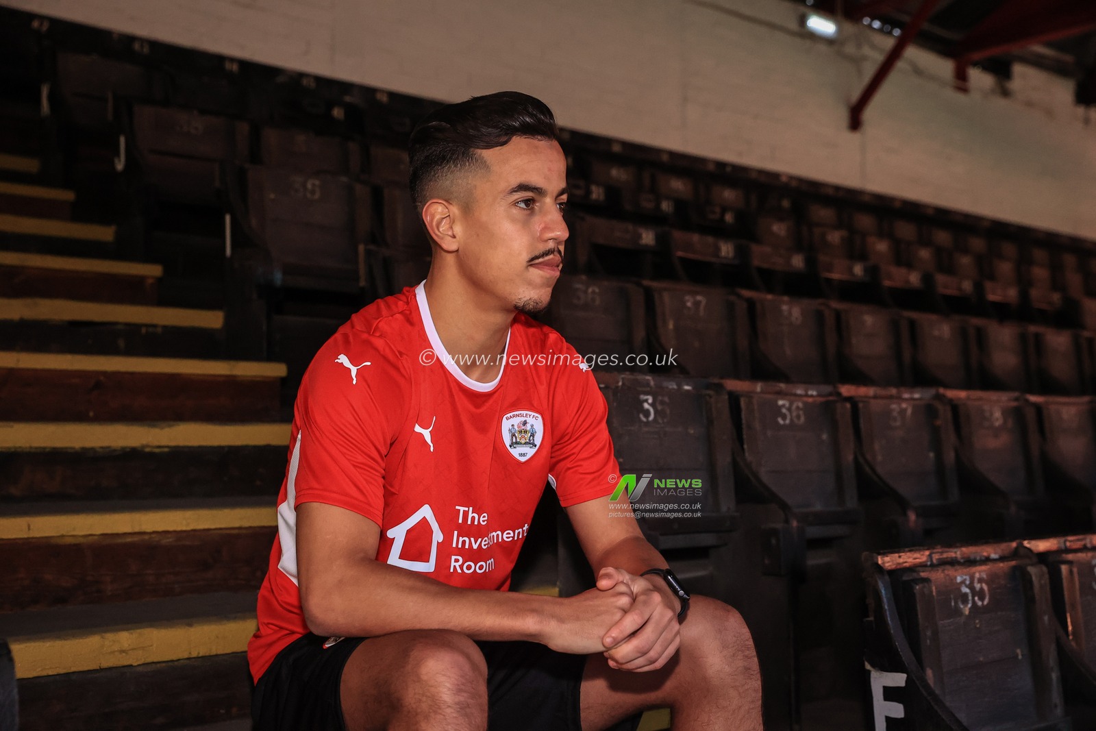 Barnsley sign Amine Bassi on loan until the end of the season from FC Metz