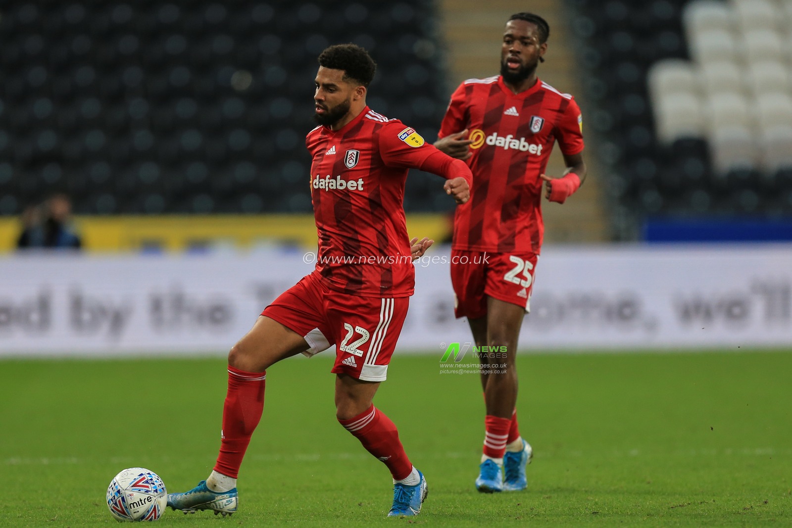 11th January 2020, KC Stadium, Kingston upon Hull, England; Sky Bet Championship, Hull City v Fulham : Cyrus Christie (22) of Fulham runs with the ball

Credit: David Greaves/News Images