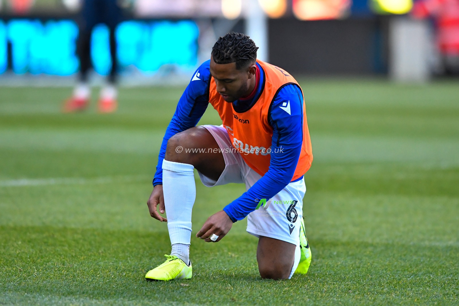 30th November 2019, DW Stadium, Wigan, England; Sky Bet Championship, Wigan Athletic v Reading : Liam Moore (6) of Reading warming up

Credit: Simon Whitehead/News Images