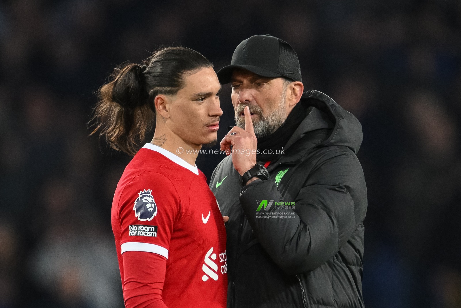 JÃ¼rgen Klopp Manager of Liverpool gestures to Darwin NÃºÃ±ez of Liverpool after losing 2-0 during the Premier League match Everton vs Liverpool at Goodison Park, Liverpool, United Kingdom, 24th April 2024

(Photo by Craig Thomas/News Images)