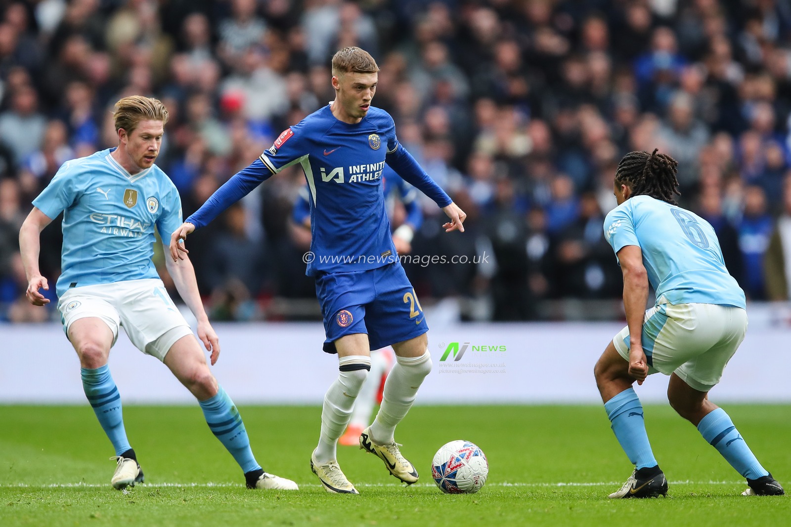 Cole Palmer of Chelsea in action during the Emirates FA Cup Semi-Final match Manchester City vs Chelsea at Wembley Stadium, London, United Kingdom, 20th April 2024

(Photo by Gareth Evans/News Images)