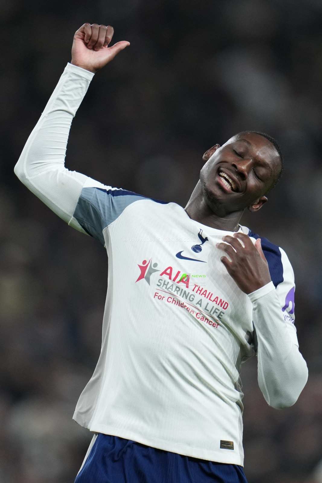 Randal Kolo Muani of Tottenham Hotspur gives thumbs up during the Premier League match Tottenham Hotspur vs Liverpool at Tottenham Hotspur Stadium, London, United Kingdom, 20th December 2025

(Photo by Harvey Murphy/News Images)

*** GER AUT SUI OUT ***