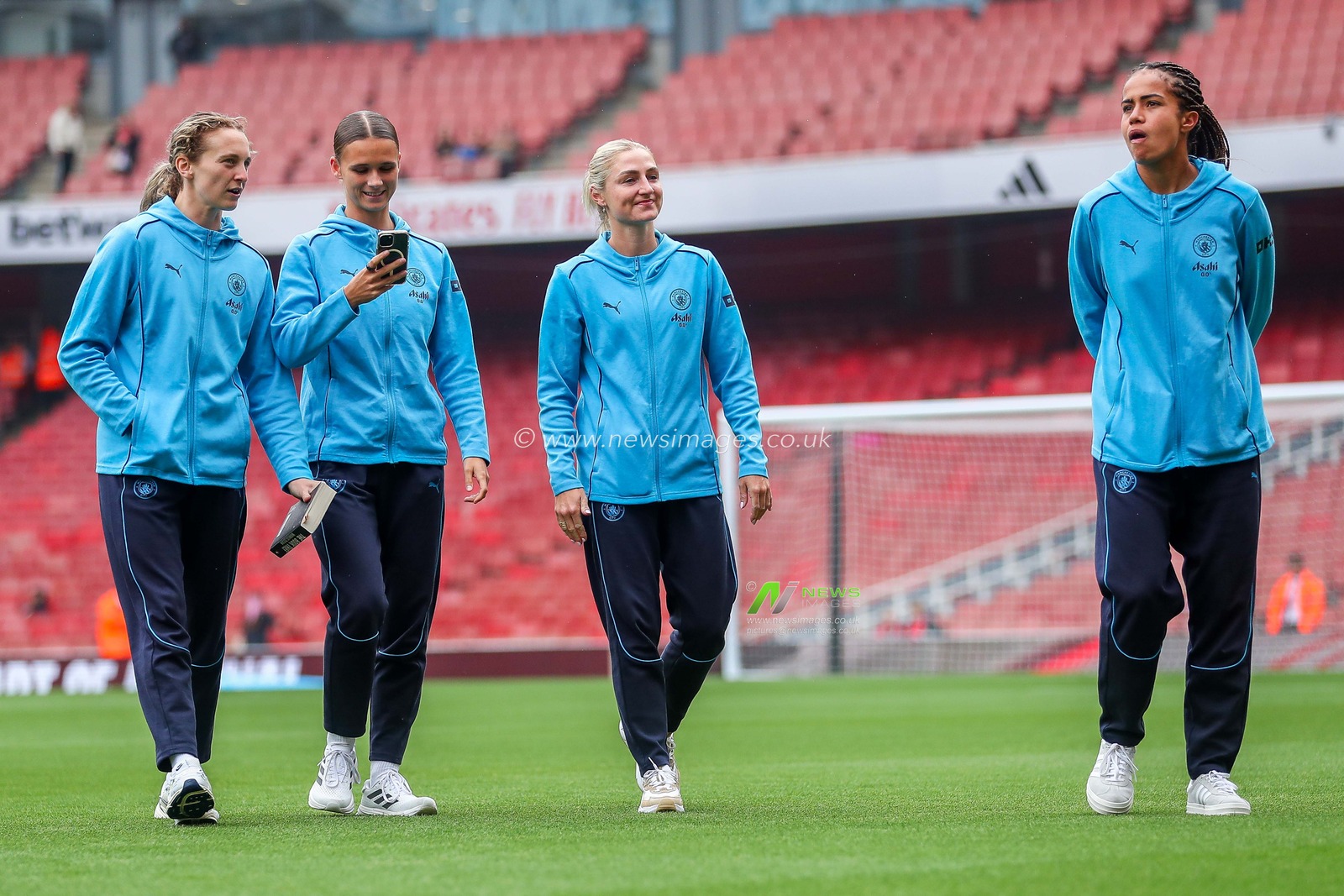 Manchester City players arrive at Emirates Stadium the The FA Women's Super League match Arsenal Women vs Manchester City Women at Emirates Stadium, London, United Kingdom, 22nd September 2024

(Photo by Izzy Poles/News Images)