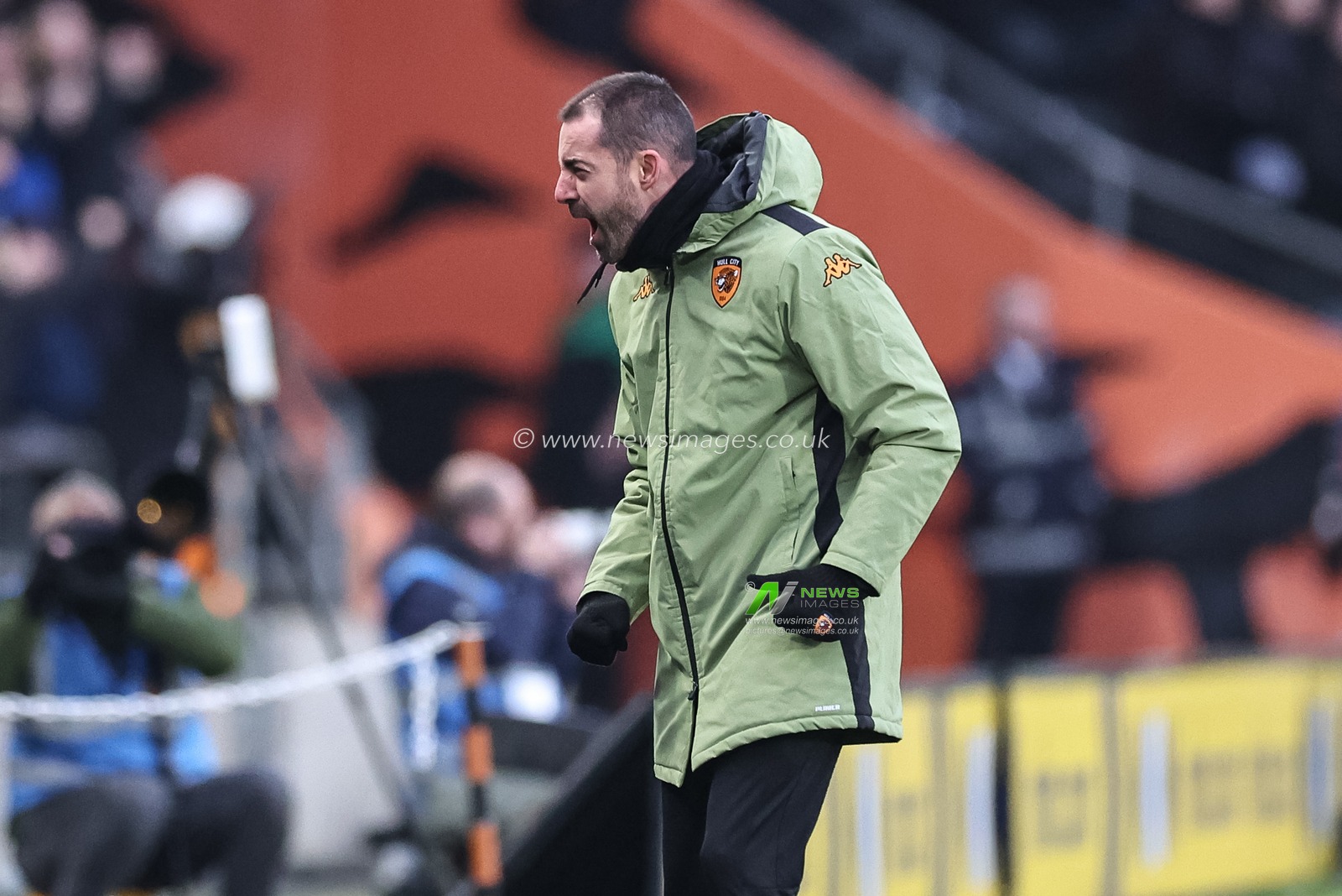 RubÃ©n SellÃ©s manager of Hull City celebrates the goal of Abu Kamara of Hull City to make it 1-0 during the Sky Bet Championship match Hull City vs Leeds United at MKM Stadium, Hull, United Kingdom, 4th January 2025

(Photo by Mark Cosgrove/News Images)