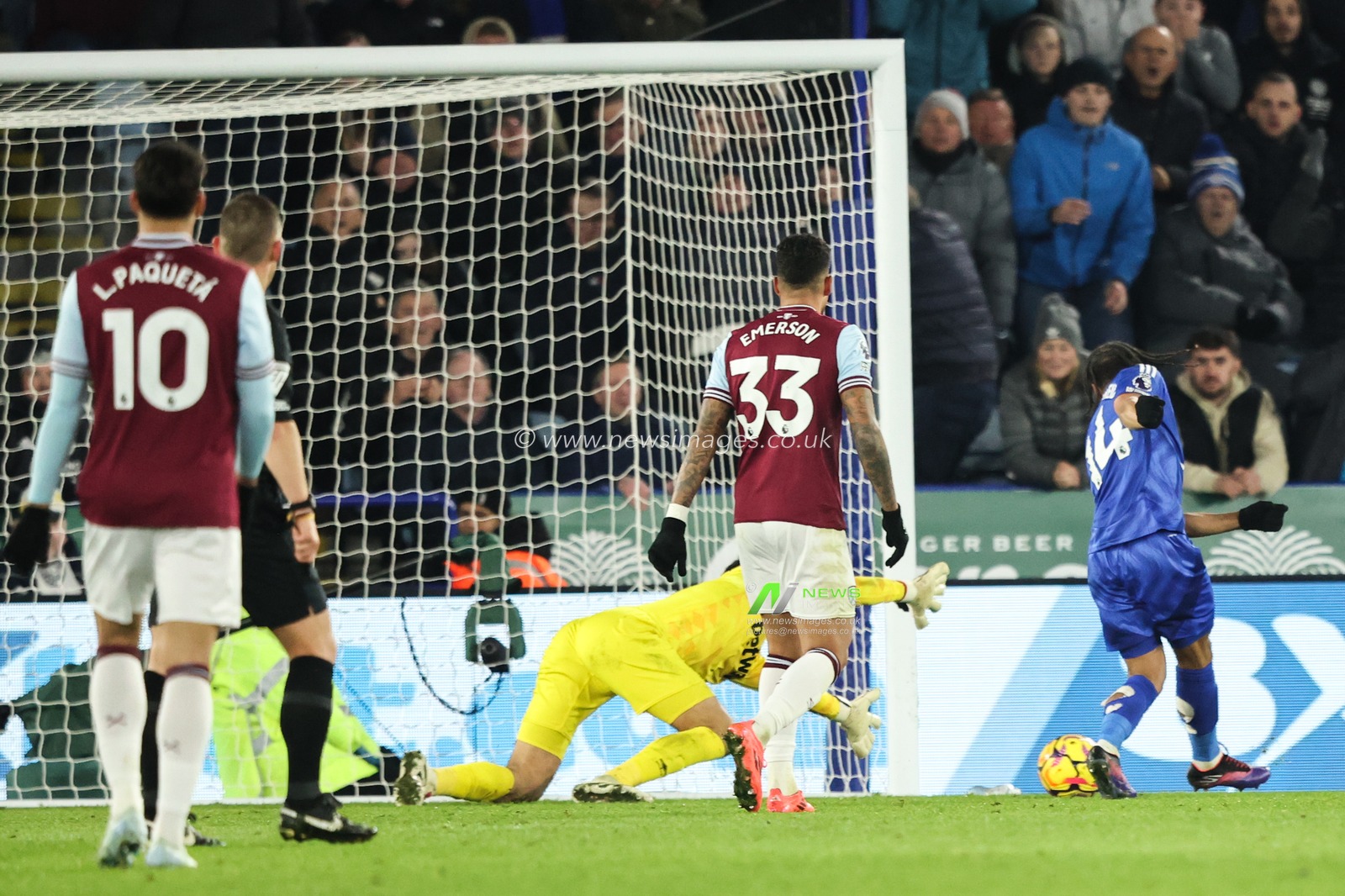 Bobby Decordova-Reid of Leicester City scores a goal to make it 3-0 but is ruled out for offside during the Premier League match Leicester City vs West Ham United at King Power Stadium, Leicester, United Kingdom, 3rd December 2024

(Photo by Alfie Cosgrove/News Images)