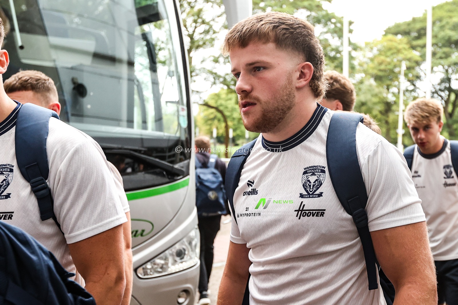 Luke Thomas of Warrington Wolves arrives during the Betfred Super League round 25 match Hull FC vs Warrington Wolves at MKM Stadium, Hull, United Kingdom on 29 August 2026

(Photo by Alfie Cosgrove/News Images)