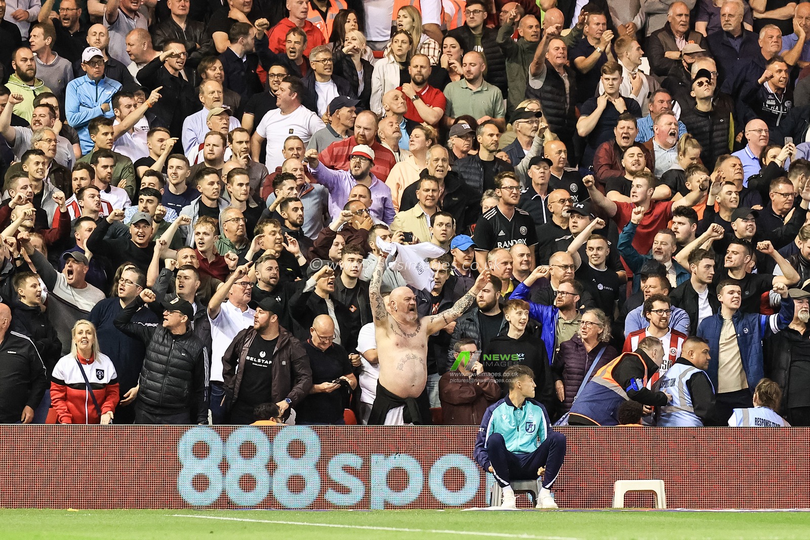 Sheffield United fans celebrate