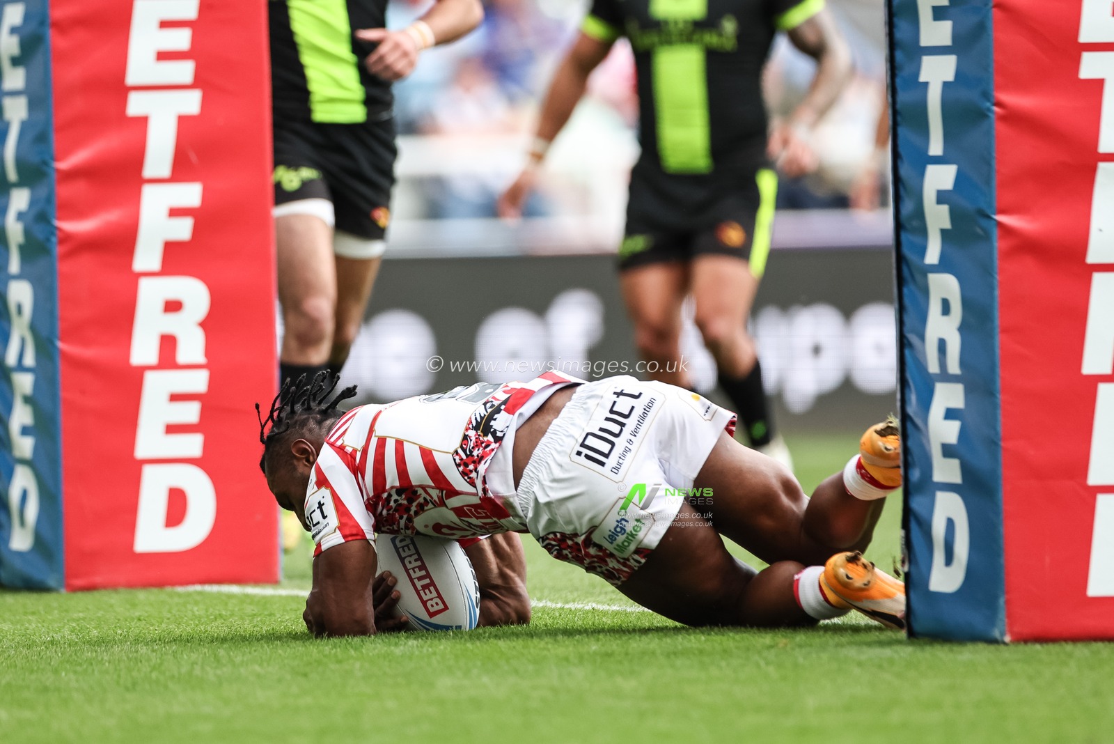 Edwin Ipape of Leigh Leopards goes over for a try during the Betfred Magic Weekend 2025 match Leigh Leopards vs Catalans Dragons at St. James's Park, Newcastle, United Kingdom, 3rd May 2025

(Photo by Mark Cosgrove/News Images)