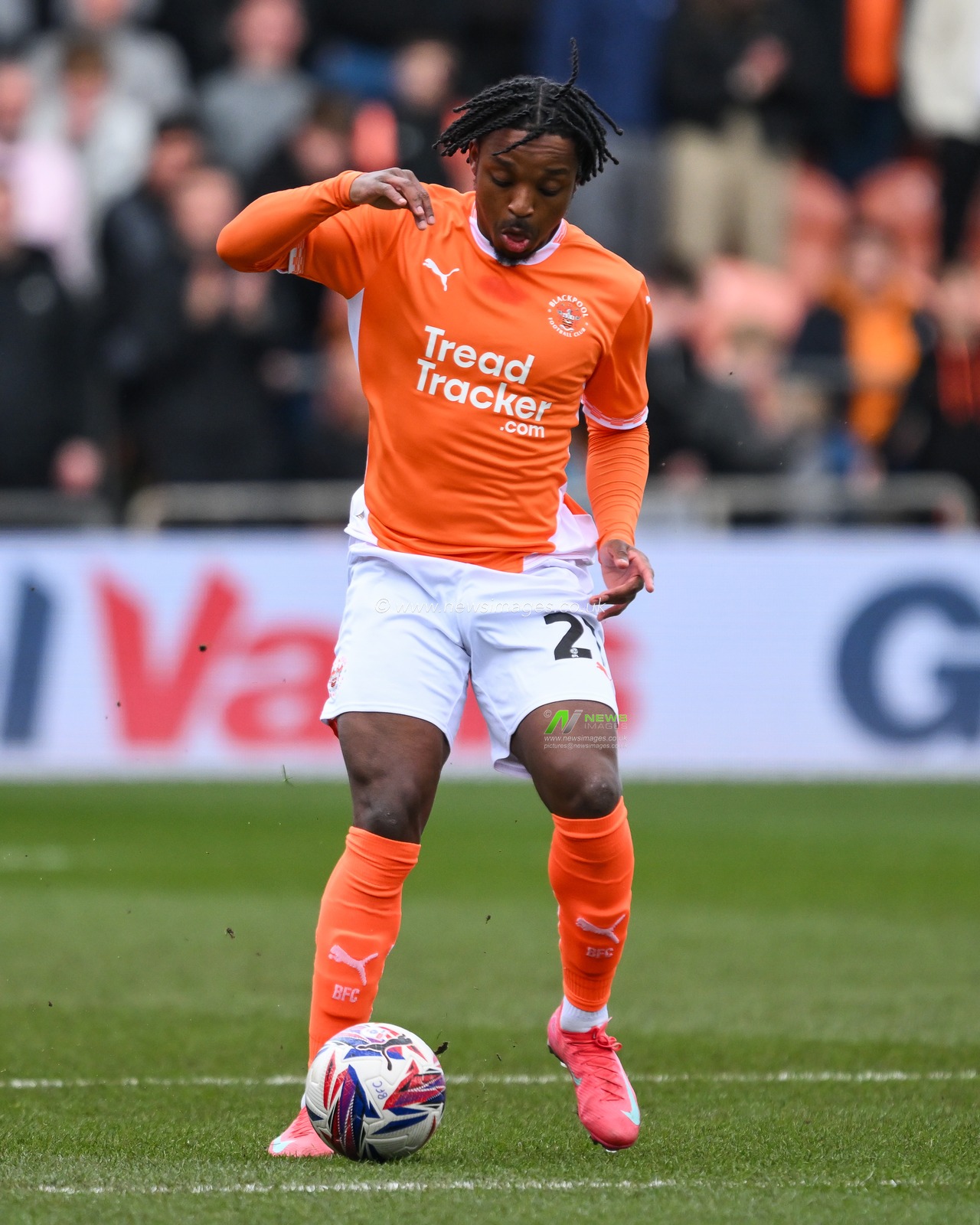 Niall Ennis of Blackpoolmakes a break with the ball during the Sky Bet League 1 match Blackpool vs Leyton Orient at Bloomfield Road, Blackpool, United Kingdom, 15th March 2025

(Photo by Craig Thomas/News Images)
