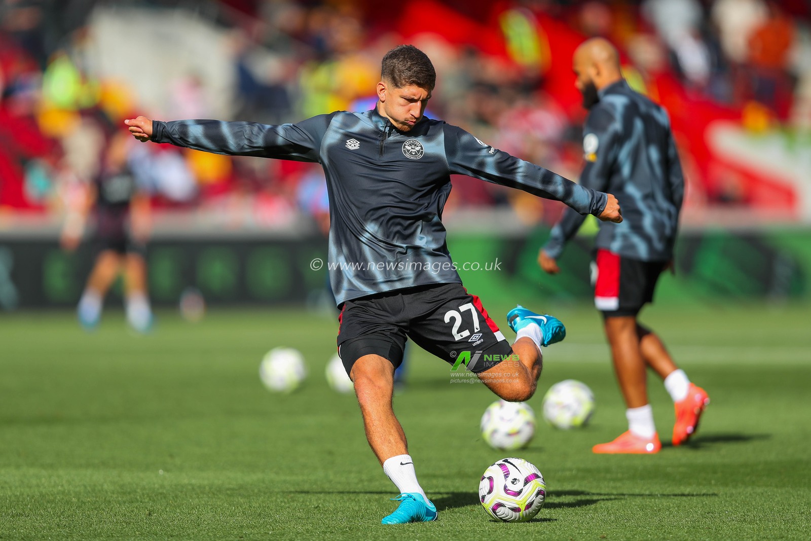 Vitaly Janelt of Brentford warms up prior to the Premier League match Brentford vs West Ham United at The Gtech Community Stadium, London, United Kingdom, 28th September 2024

(Photo by Izzy Poles/News Images)