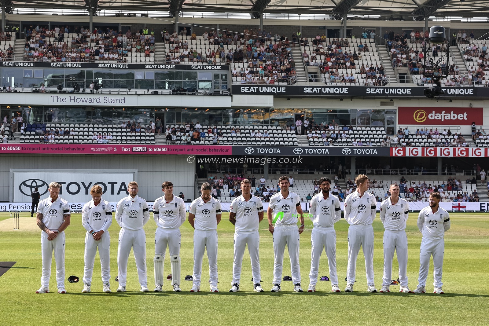 England team during a minutes silence during the 1st Rothesay Test Match Day 1 England vs India at Headingley Cricket Ground, Leeds, United Kingdom, 20th June 2025

(Photo by Mark Cosgrove/News Images)