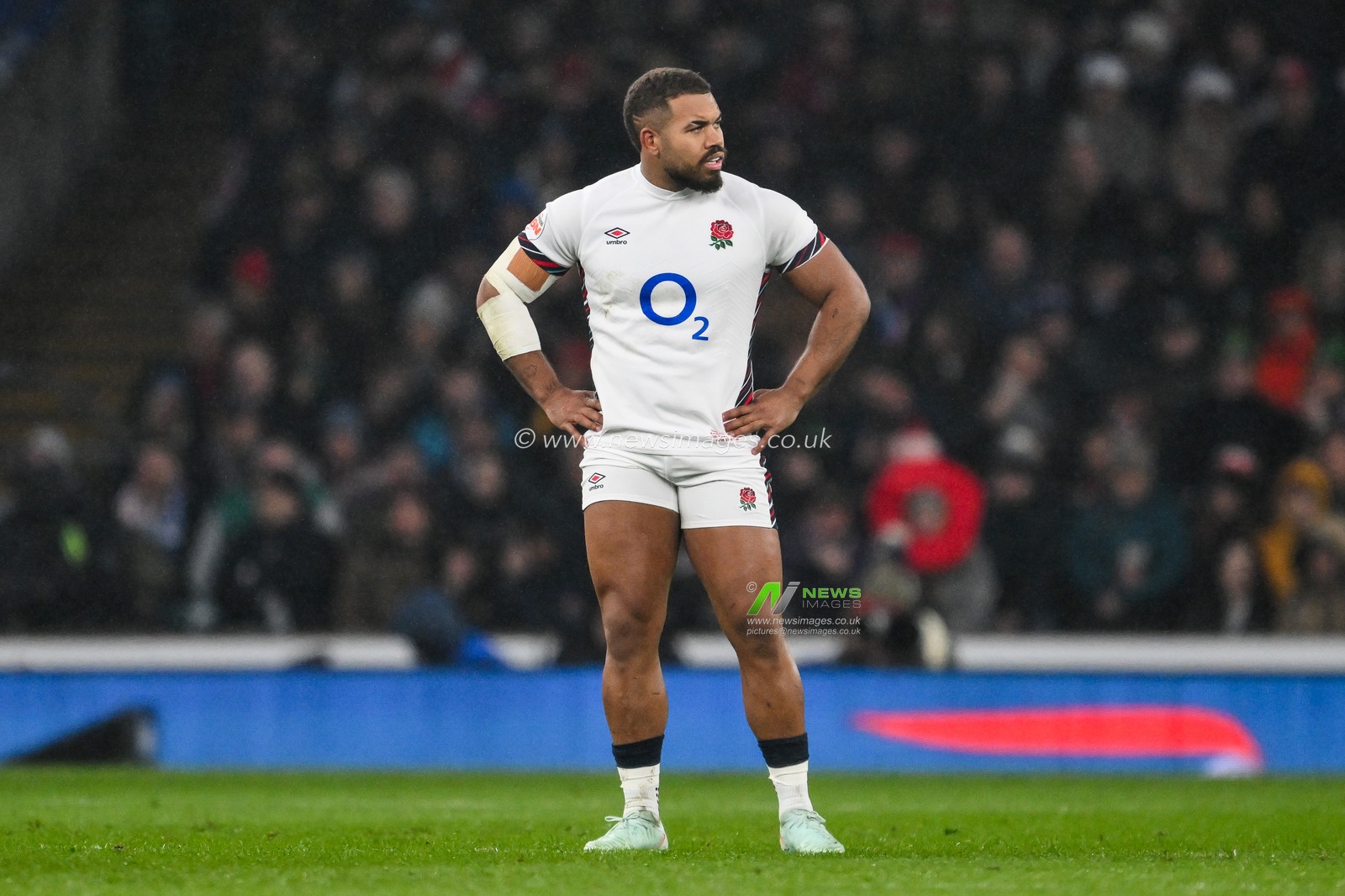 Ollie Lawrence of England during the 2025 Guinness 6 Nations match England vs France at Allianz Stadium,, Twickenham, United Kingdom, 8th February 2025

(Photo by Craig Thomas/News Images)