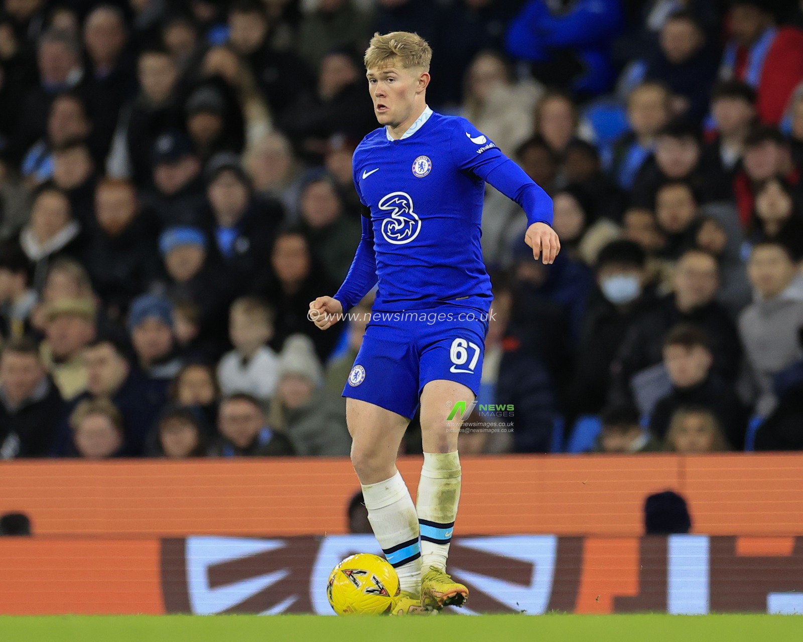 Lewis Hall #67 of Chelsea in action during the FA Cup Third Round match Manchester City vs Chelsea at Etihad Stadium, Manchester, United Kingdom, 8th January 2023

(Photo by Conor Molloy/News Images)
