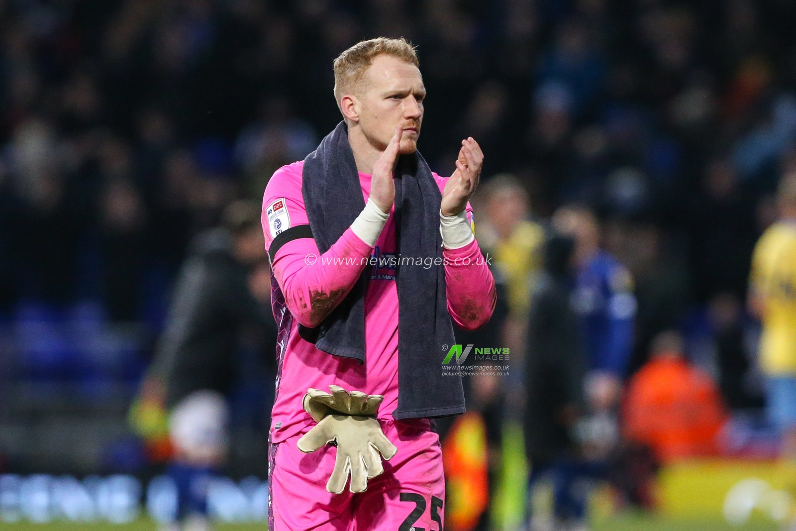 Cameron Dawson #25 of Sheffield Wednesday acknowledges the fans at the final whistle during the Sky Bet League 1 match Ipswich Town vs Sheffield Wednesday at Portman Road, Ipswich, United Kingdom, 11th February 2023

(Photo by Arron Gent/News Images)