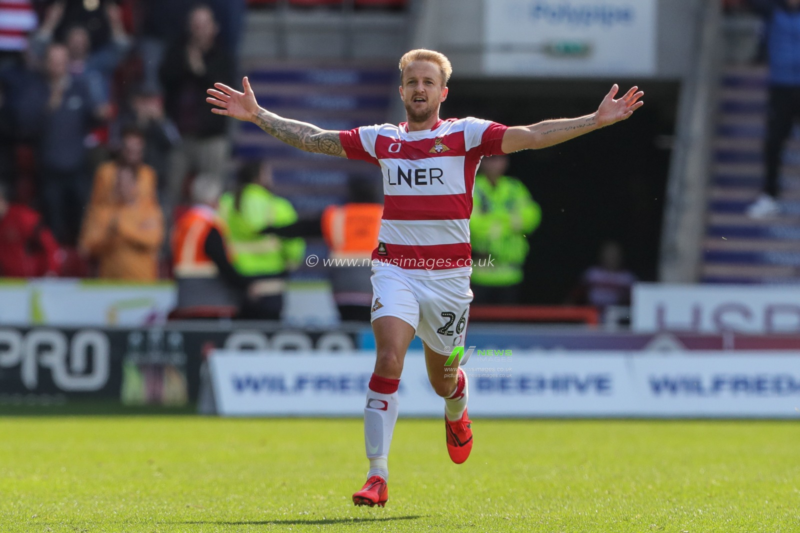 7th September 2019, Keepmoat Stadium, Doncaster, England; Sky Bet League One Football, Doncaster Rovers vs Rotherham United ; James Coppinger (26) of Doncaster Rovers celebrates his goal to make it 1-1



Credit: Mark Cosgrove/News Images

English Football League images are subject to DataCo Licence