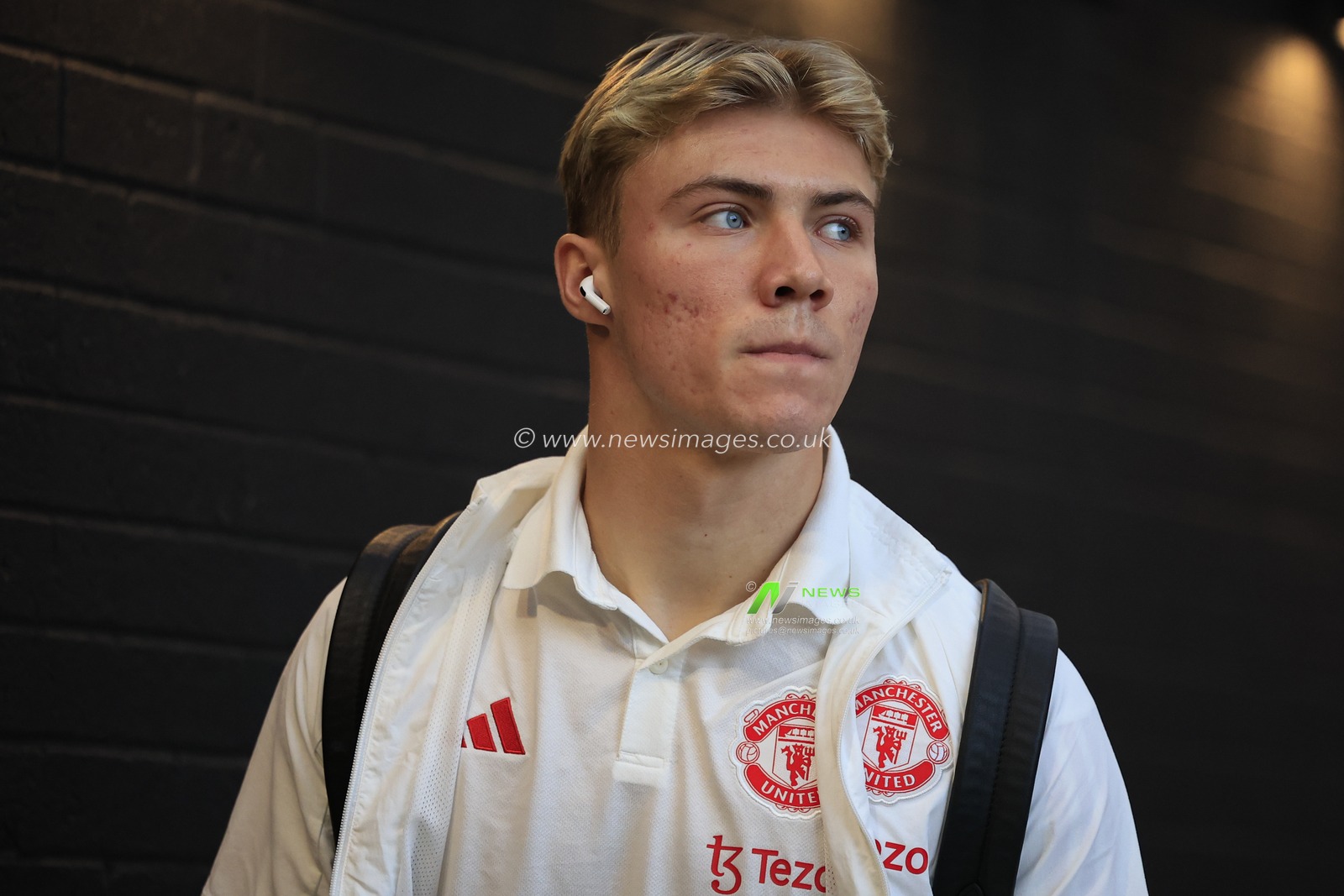 Rasmus Hojlund #11 of Manchester United arrives ahead of the Premier League match Burnley vs Manchester United at Turf Moor, Burnley, United Kingdom, 23rd September 2023

(Photo by Conor Molloy/News Images)