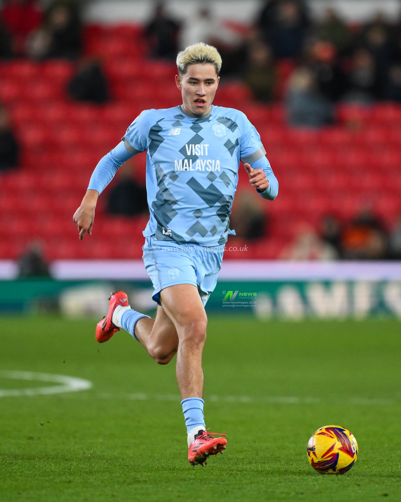 Rubin Colwill of Cardiff City makes a break with the ball during the Sky Bet Championship match Stoke City vs Cardiff City at Bet365 Stadium, Stoke-on-Trent, United Kingdom, 14th December 2024

(Photo by Craig Thomas/News Images)