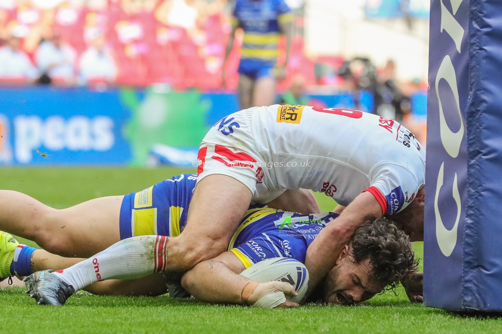 24th August 2019 , Wembley Stadium, London England ; 2019 Coral Challenge Cup Final ; St Helens vs Warrington Wolves ; Joe Philbin of Warrington Wolves goes over for a try 



Credit: Mark Cosgrove/News Images