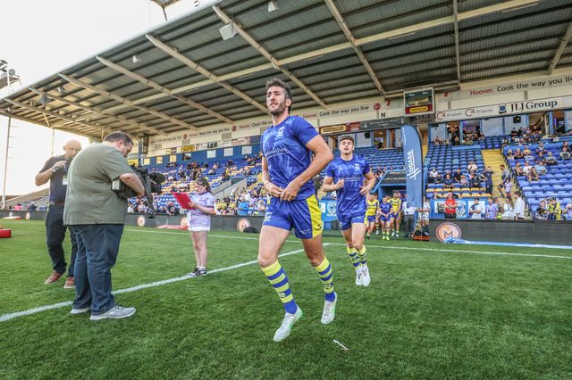 Stefan Ratchford of Warrington Wolves comes out for the warmups during the Betfred Super League Round 22 match Warrington Wolves vs Catalans Dragons at Halliwell Jones Stadium, Warrington, United Kingdom, 14th August 2025

(Photo by Alfie Cosgrove/News Images)
