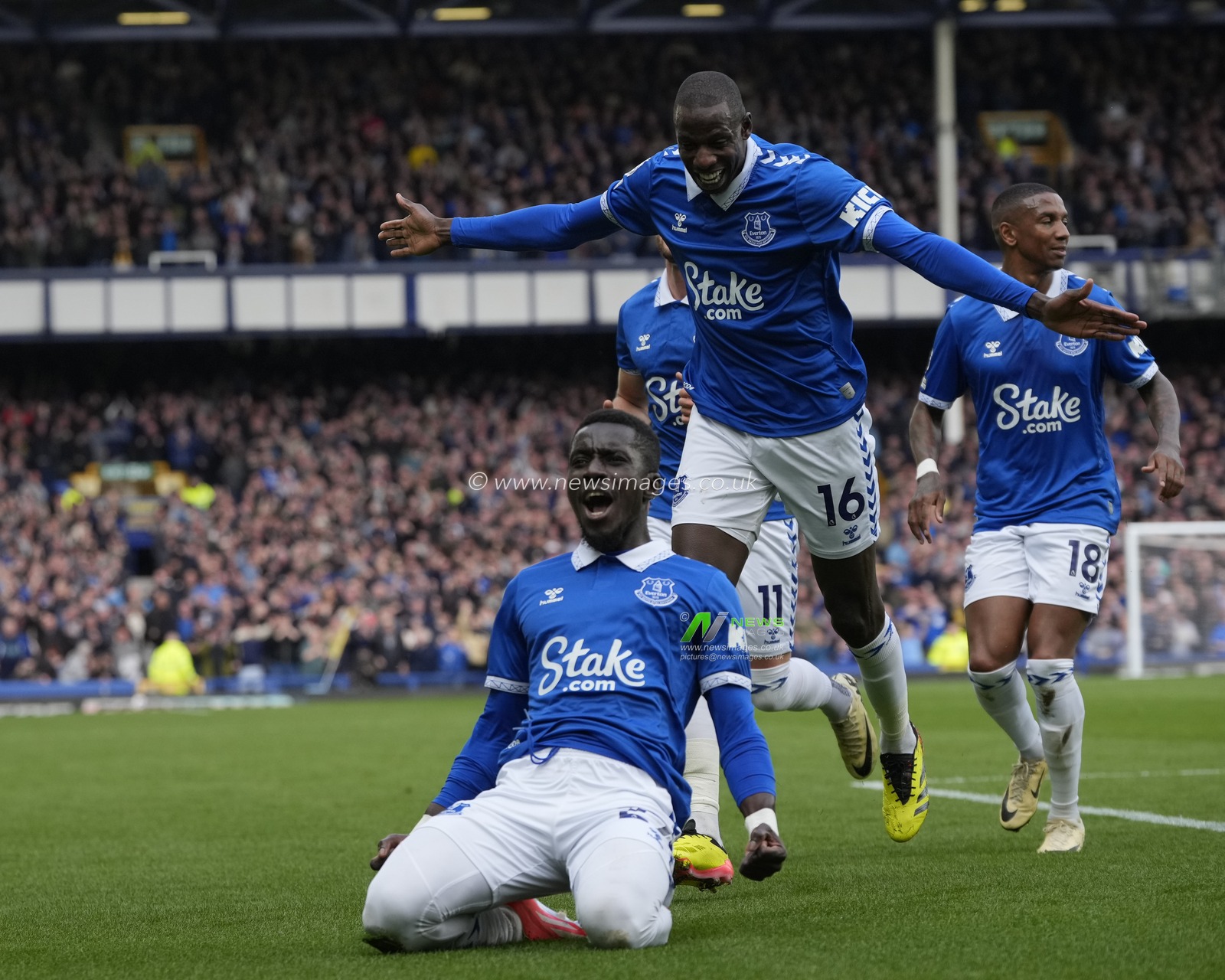 Idrissa Gueye of Everton celebrates scoring to make it 1-0 during the Premier League match Everton vs Nottingham Forest at Goodison Park, Liverpool, United Kingdom, 21st April 2024

(Photo by Steve Flynn/News Images)