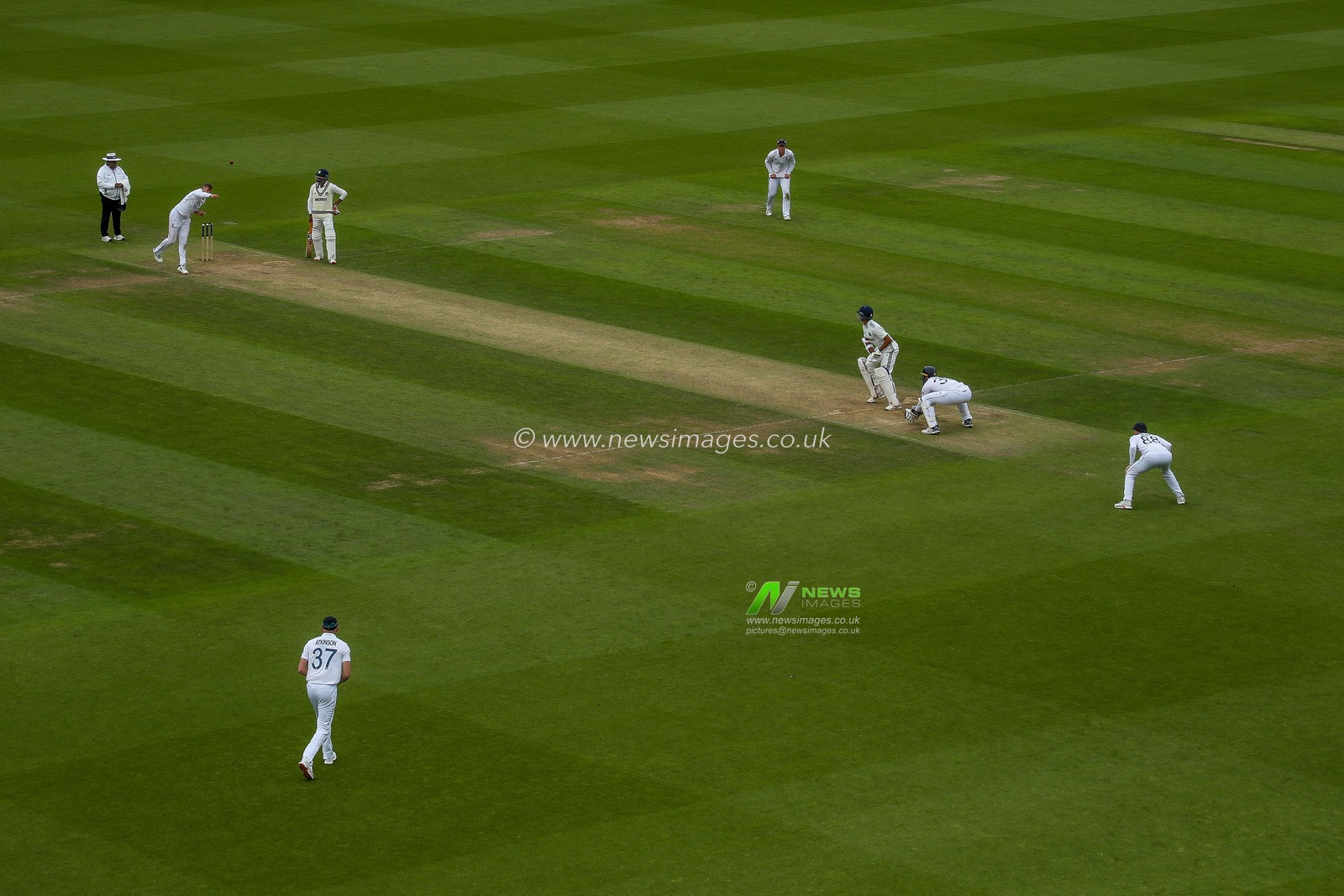 Joe Root of England bowls during the 5th Rothesay Test Match Day 3 England vs India at The Kia Oval, London, United Kingdom, 2nd August 2025

(Photo by Izzy Poles/News Images)