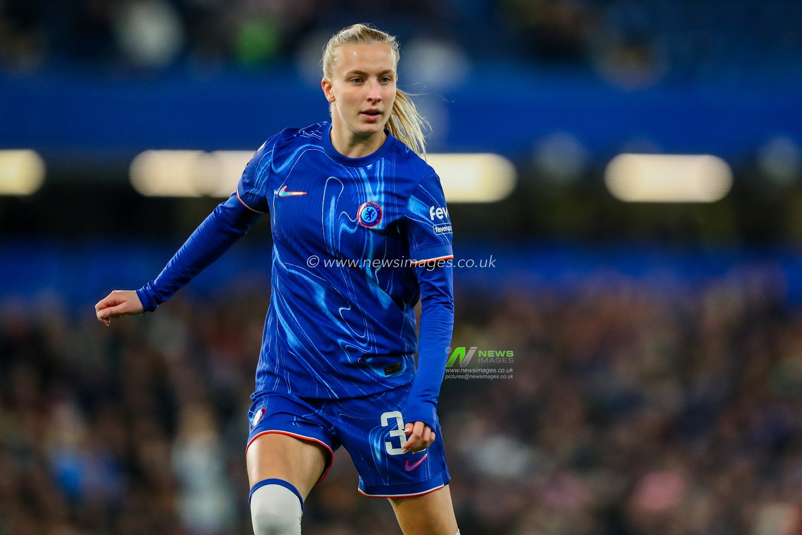 Aggie Beever-Jones of Chelsea Women in action during the Barclays Women's Super League match Chelsea FC Women vs Manchester City Women at Stamford Bridge, London, United Kingdom, 16th November 2024

(Photo by Izzy Poles/News Images)