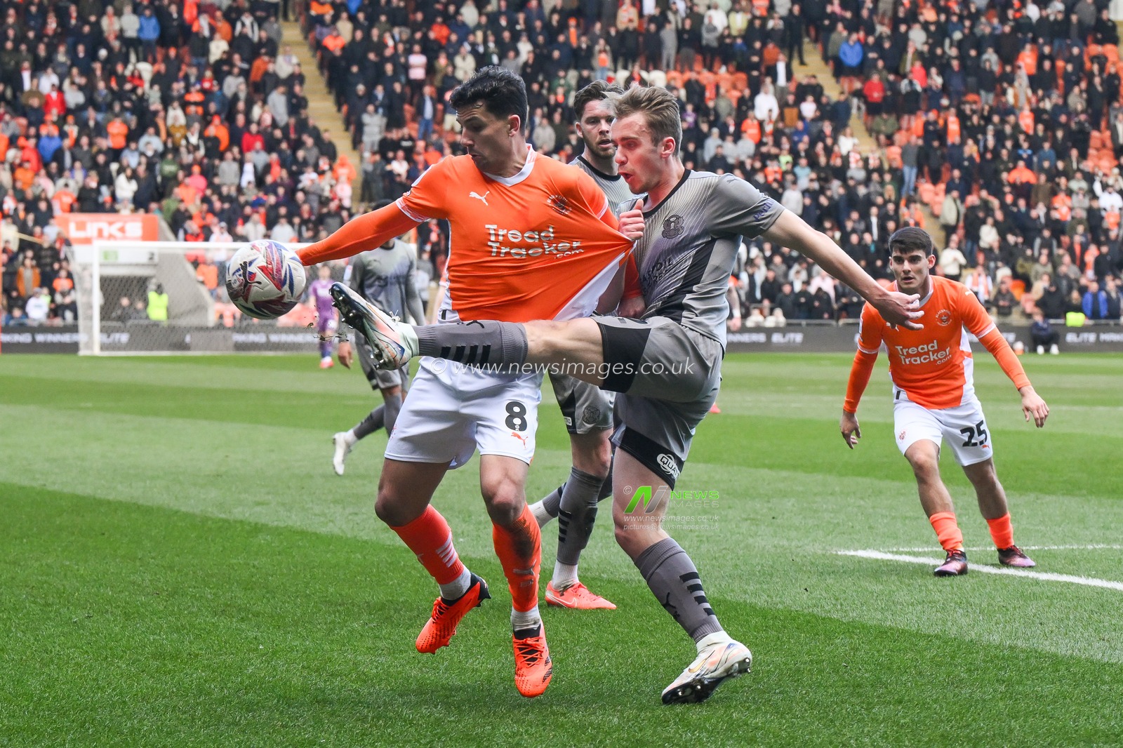 Albie Morgan of Blackpool and Jack Currie of Leyton Orient battle for the ball during the Sky Bet League 1 match Blackpool vs Leyton Orient at Bloomfield Road, Blackpool, United Kingdom, 15th March 2025

(Photo by Craig Thomas/News Images)