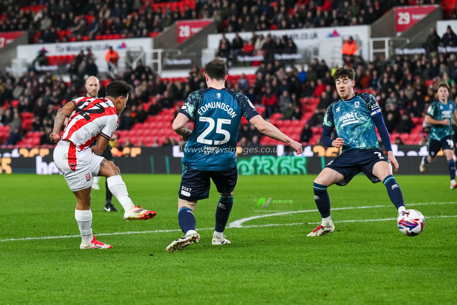 Million Manhoef of Stoke Cityshoots on goal during the Sky Bet Championship match Stoke City vs Middlesbrough at Bet365 Stadium, Stoke-on-Trent, United Kingdom, 25th February 2025

(Photo by Craig Thomas/News Images)
