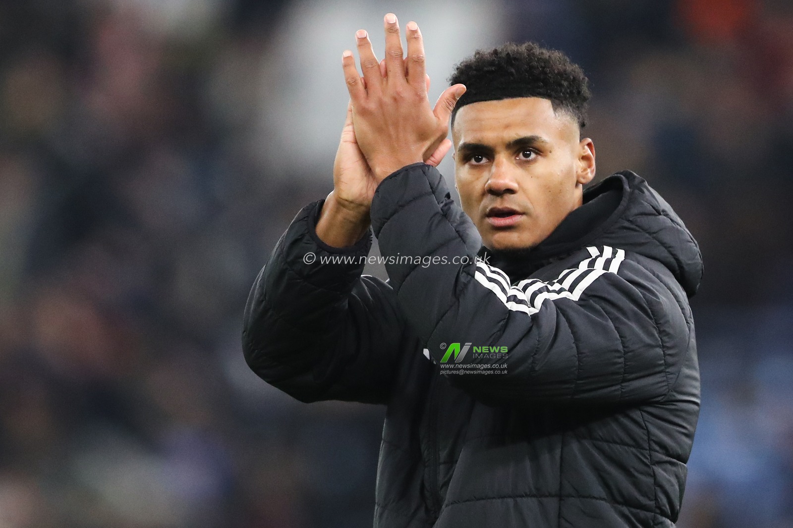 Ollie Watkins of Aston Villa applauds the home fans after the UEFA Champions League,League Phase MD5 match Aston Villa vs Juventus at Villa Park, Birmingham, United Kingdom, 27th November 2024

(Photo by Gareth Evans/News Images)