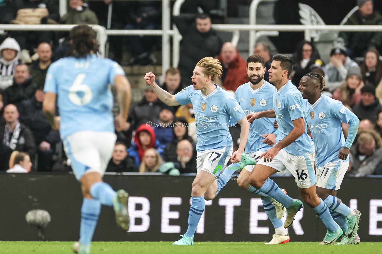 Kevin De Bruyne of Manchester City celebrates his goal to make it 2-2 during the Premier League match Newcastle United vs Manchester City at St. James's Park, Newcastle, United Kingdom, 13th January 2024

(Photo by Mark Cosgrove/News Images)