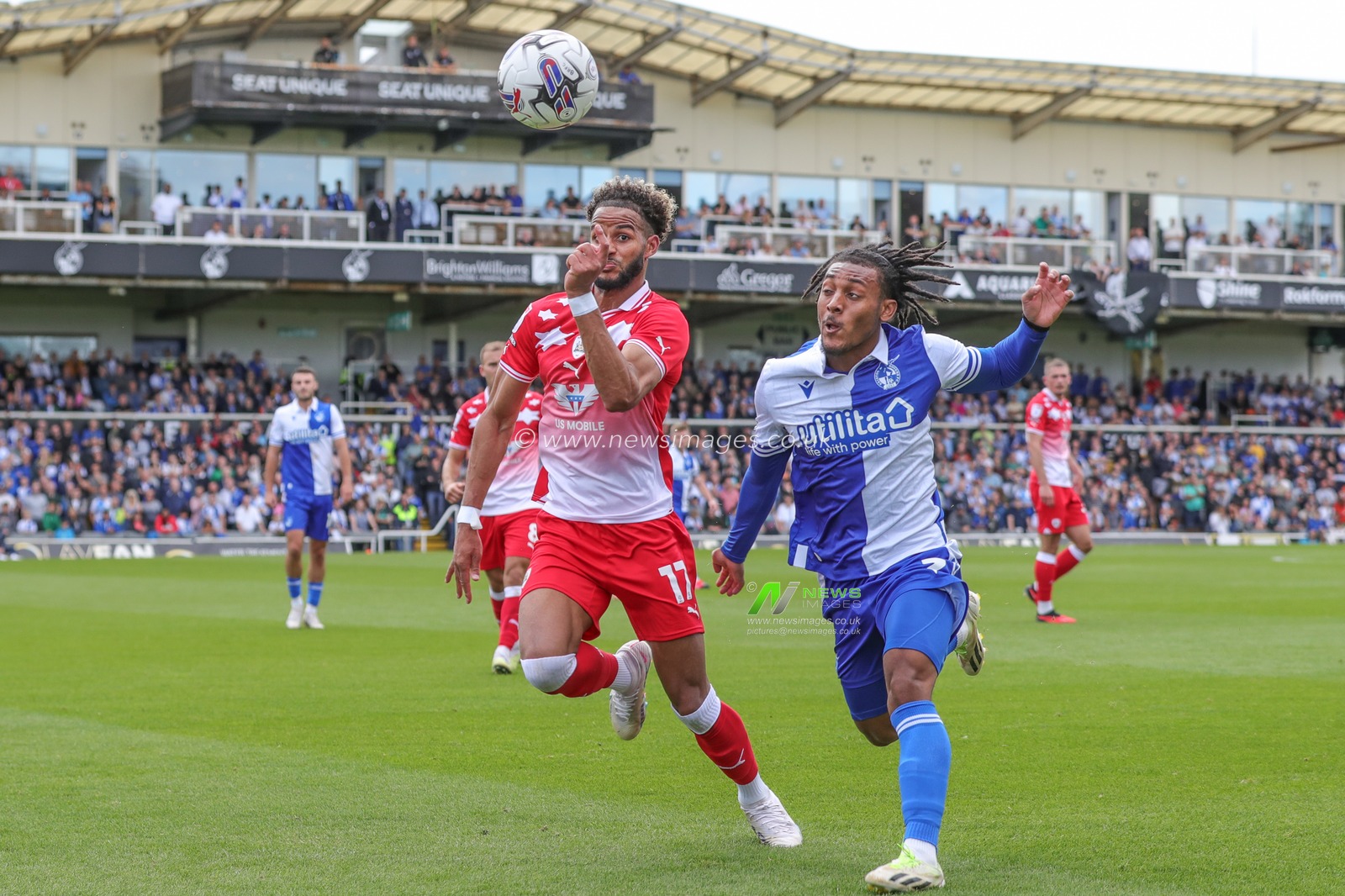 Barry Cotter #17 of Barnsley and Lewis Gordon of Bristol Rovers battle for the ball during the Sky Bet League 1 match Bristol Rovers vs Barnsley at Memorial Stadium, Bristol, United Kingdom, 12th August 2023

(Photo by Alfie Cosgrove/News Images)